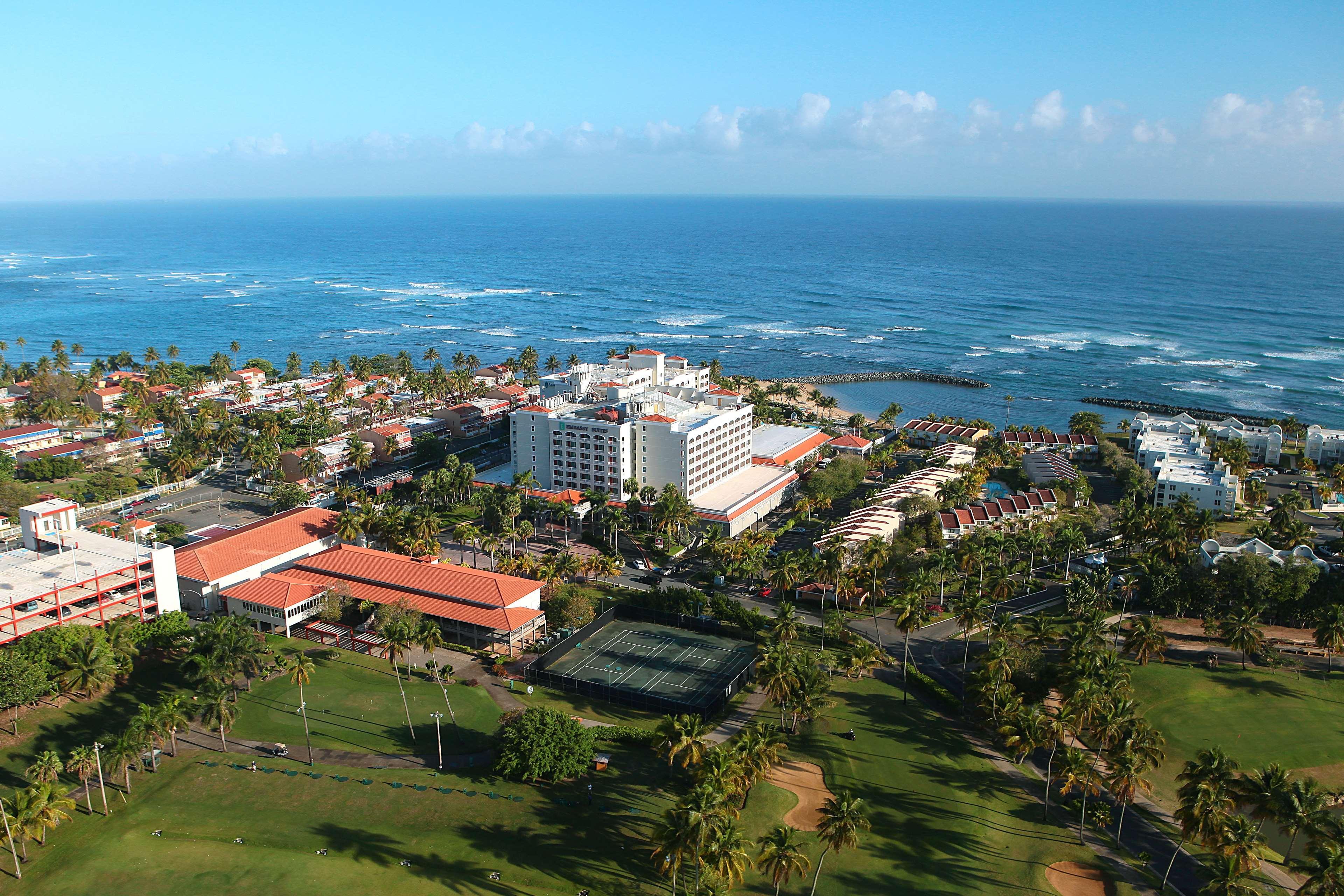 Embassy Suites By Hilton Dorado Del Mar Beach Resort Exteriér fotografie