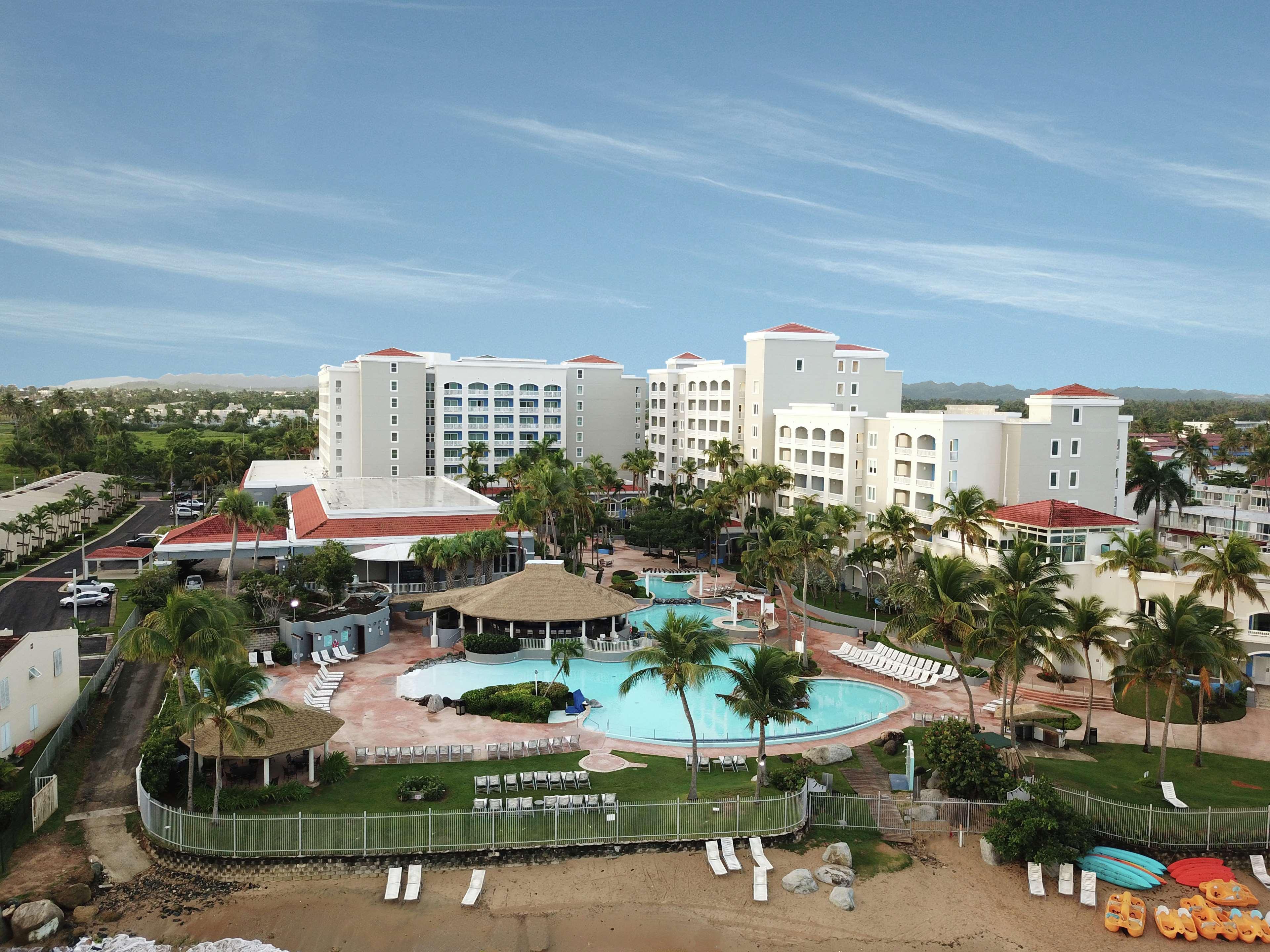 Embassy Suites By Hilton Dorado Del Mar Beach Resort Exteriér fotografie