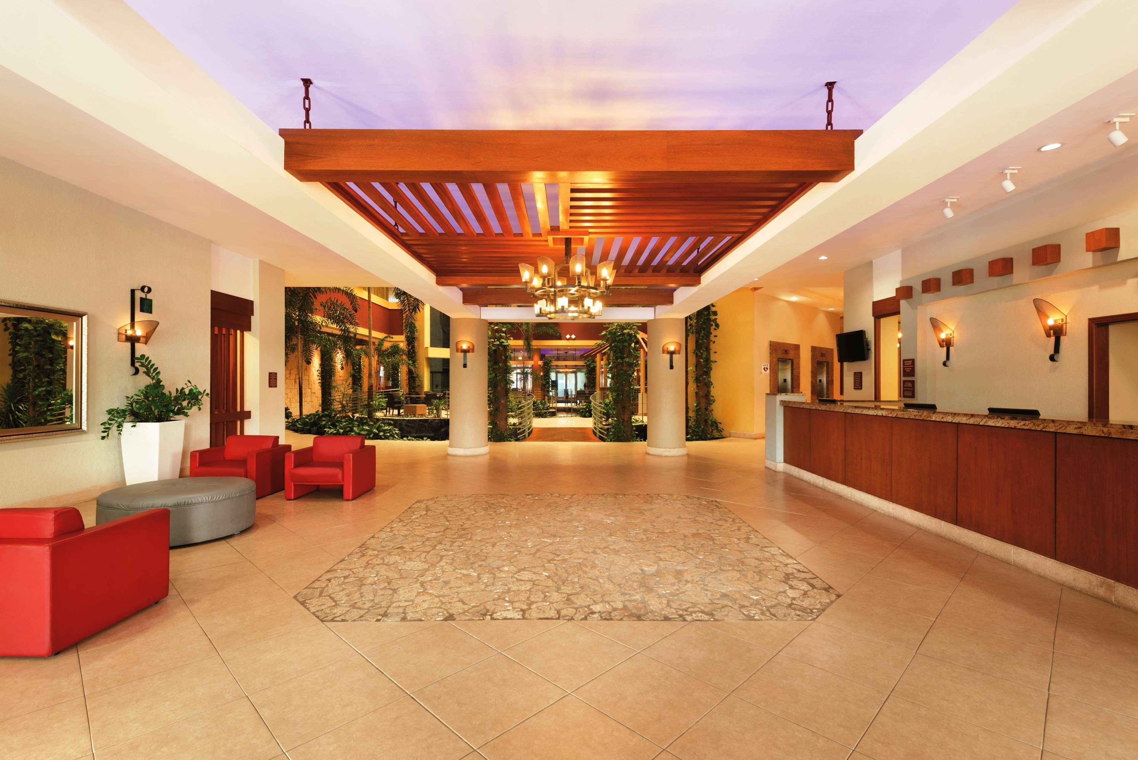 Embassy Suites By Hilton Dorado Del Mar Beach Resort Exteriér fotografie