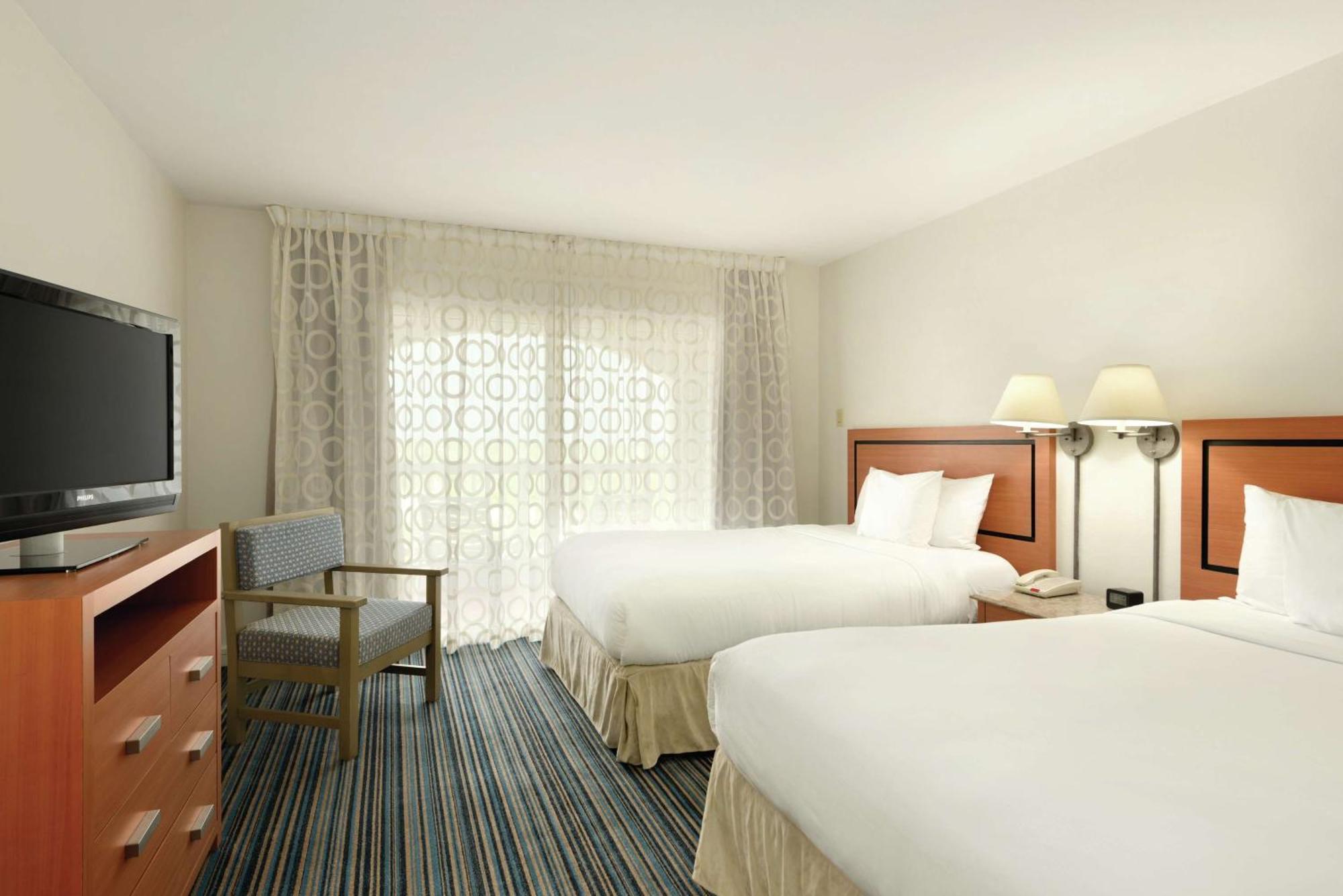 Embassy Suites By Hilton Dorado Del Mar Beach Resort Exteriér fotografie