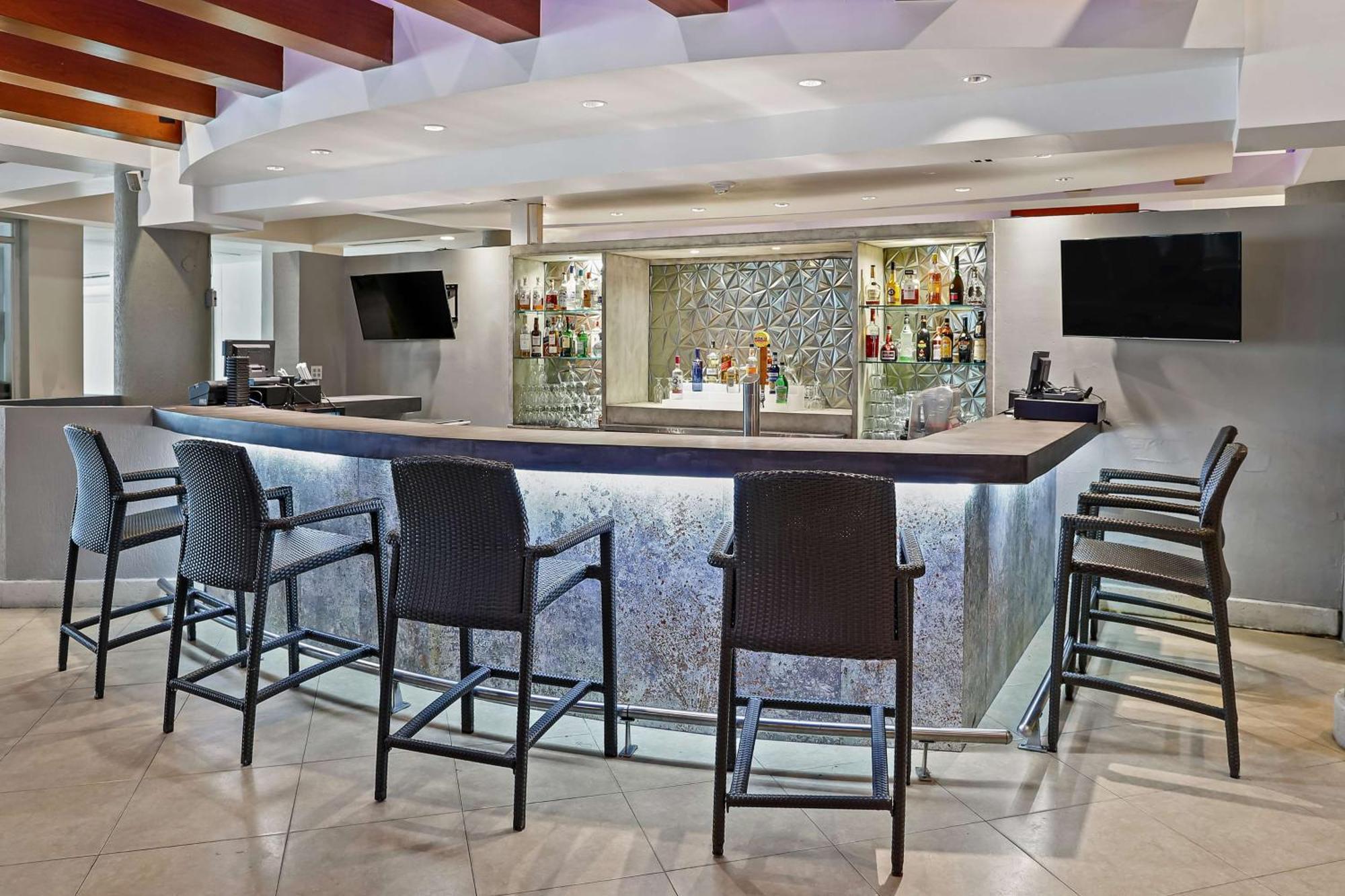 Embassy Suites By Hilton Dorado Del Mar Beach Resort Exteriér fotografie