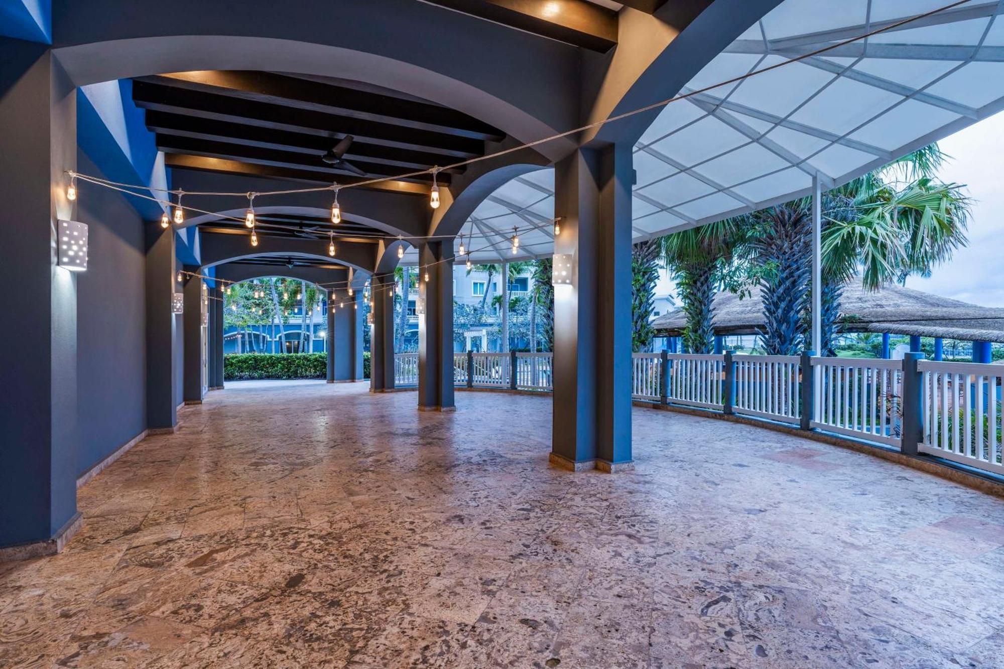 Embassy Suites By Hilton Dorado Del Mar Beach Resort Exteriér fotografie