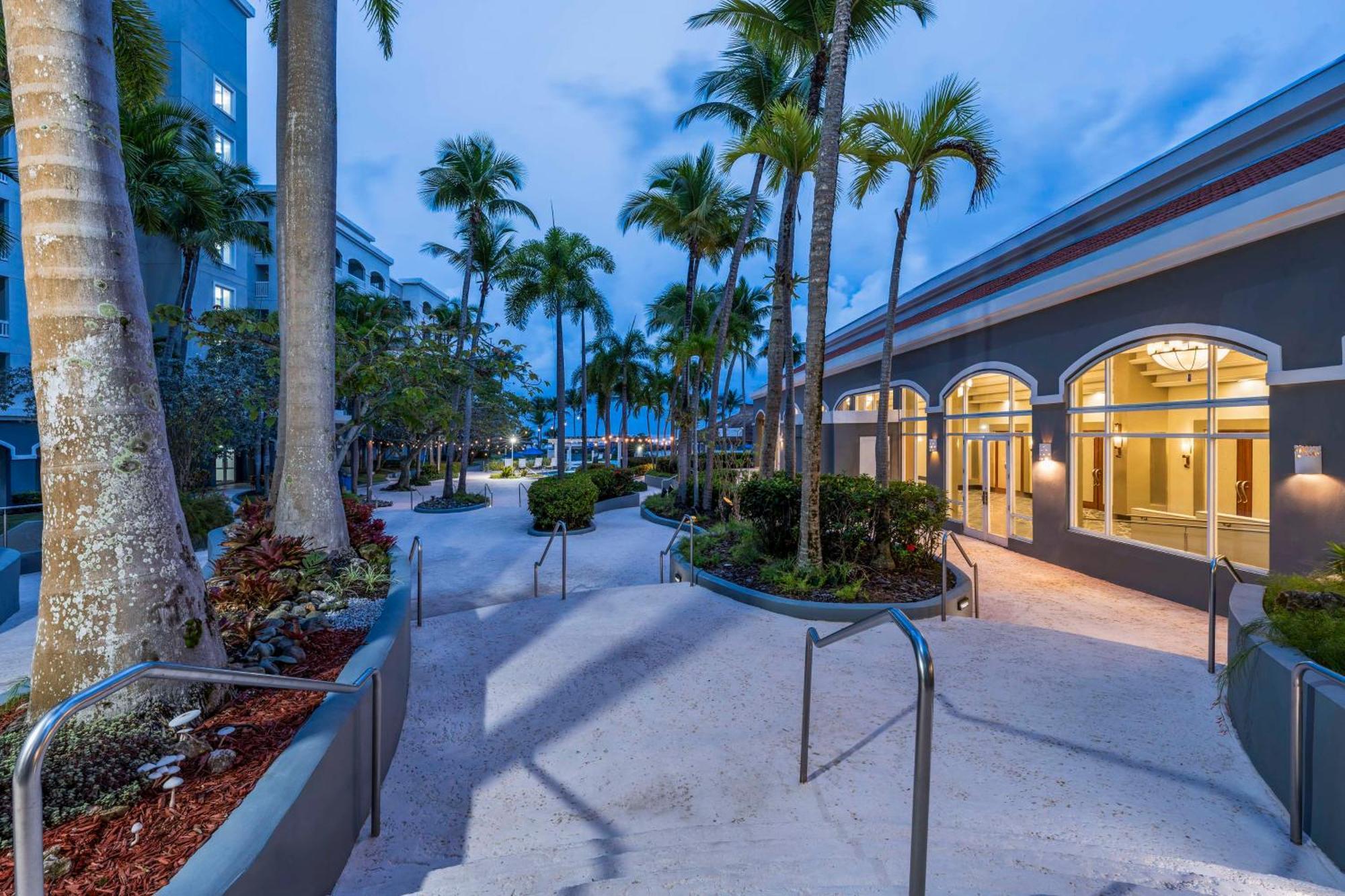 Embassy Suites By Hilton Dorado Del Mar Beach Resort Exteriér fotografie