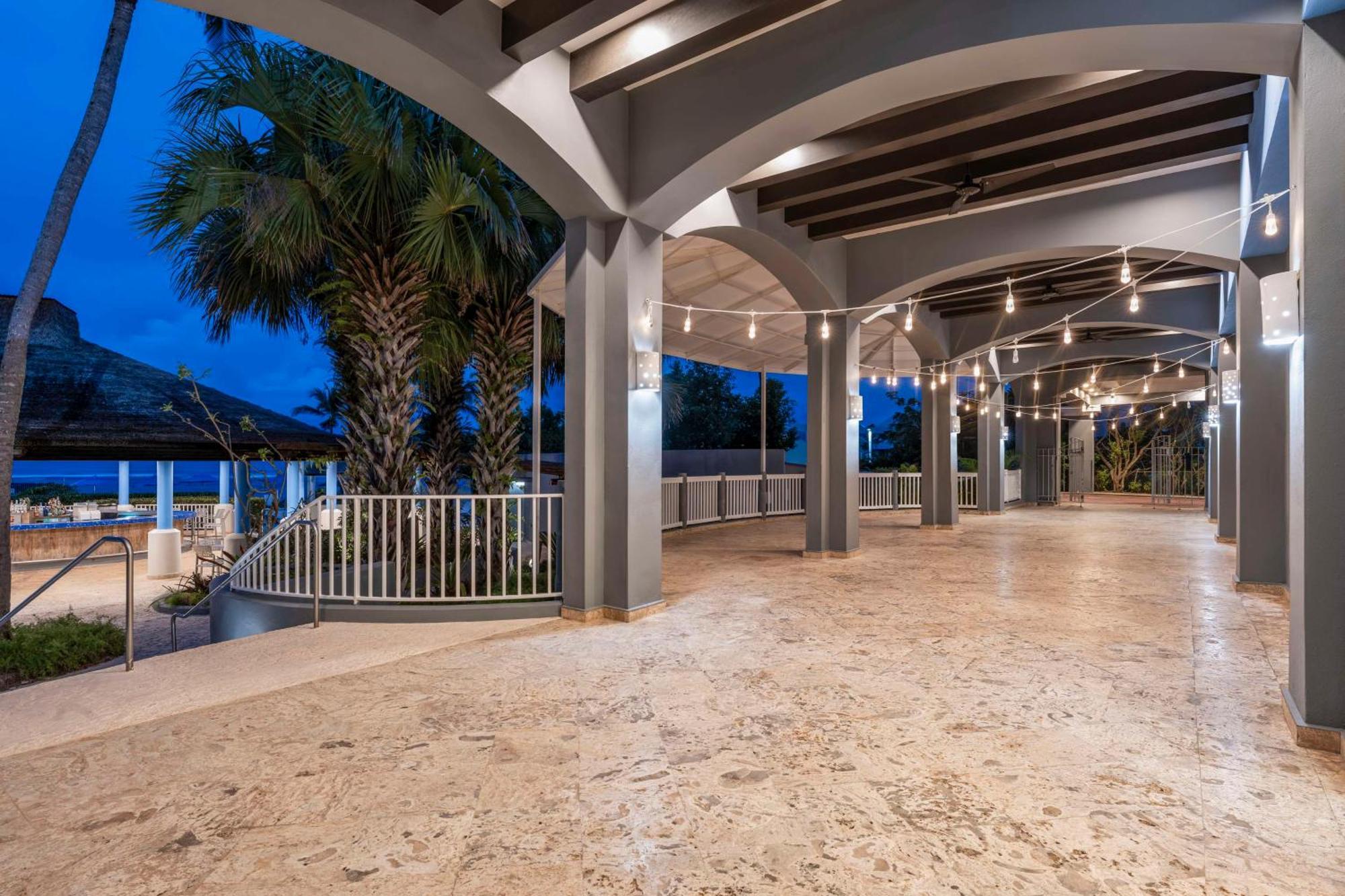 Embassy Suites By Hilton Dorado Del Mar Beach Resort Exteriér fotografie